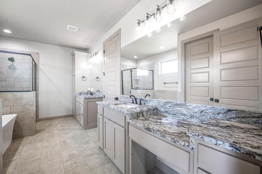 Furnished interior view inside a new home in Pecan Plantation, Granbury (Image 8).