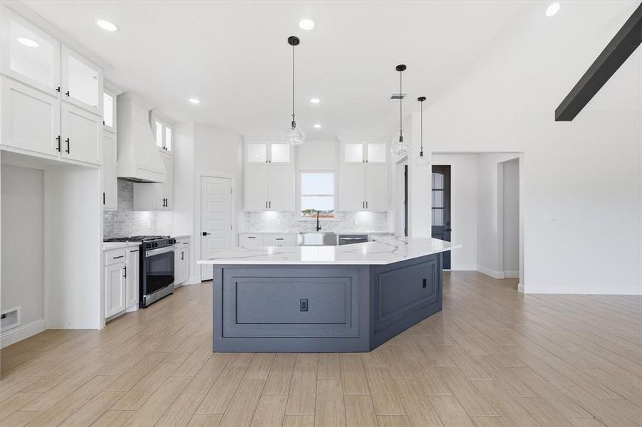 Furnished interior view inside a new home in , Sanger (Image 10).