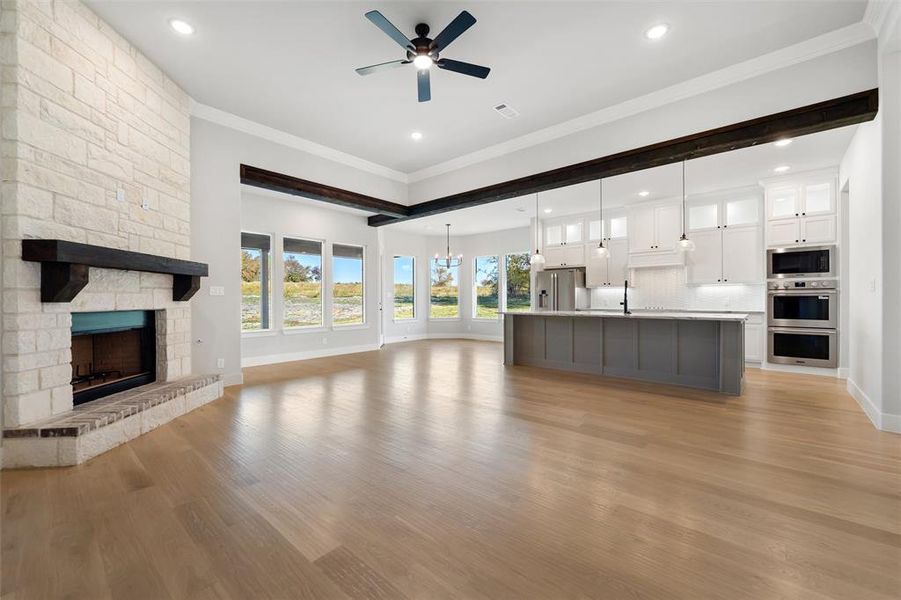 Spacious, unfurnished interior of a new home in King Crossing Estates, Van Alstyne (Image 33). Spacious, unfurnished interior of a new home in King Crossing Estates, Van Alstyne (Image 33).