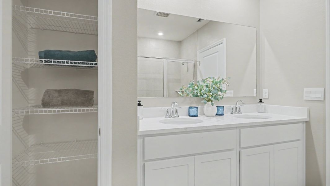 Representative furnished interior of a home built from the Lexington by Maronda Homes in Cassie Oaks, Jacksonville (Image 28).