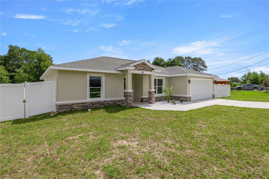 Exterior details and patio area of a home in , Ocala (Image 18).