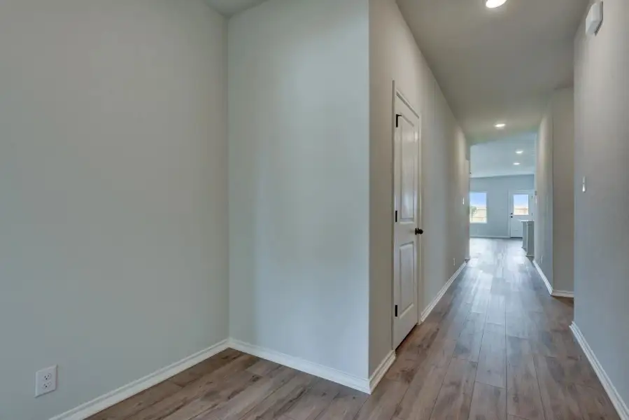 Representative unfurnished interior of a home built from the Hadley by Ashton Woods in Saddlebrook Ranch, Schertz (Image 8).
