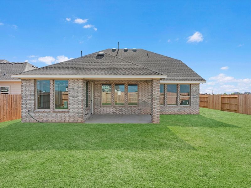 Exterior details and patio area of a home in Sunterra Lakes, Brookshire (Image 3).