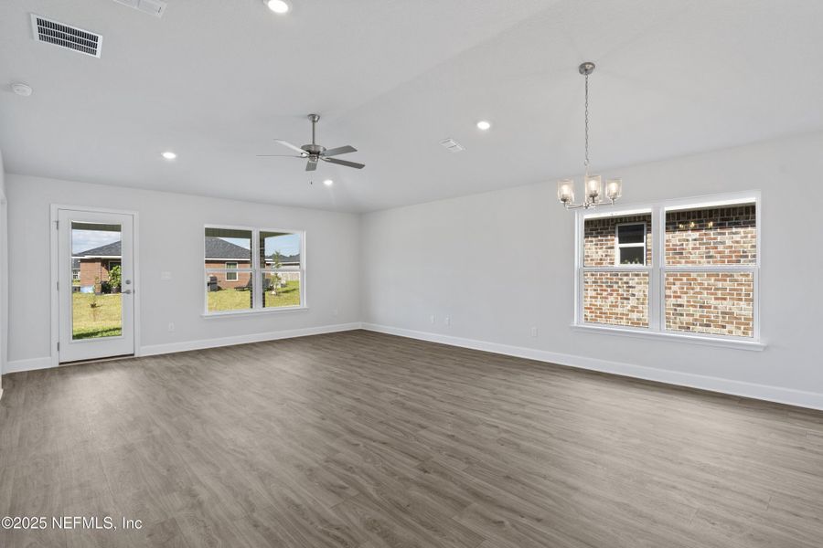Spacious, unfurnished interior of a new home in , Green Cove Springs (Image 15).