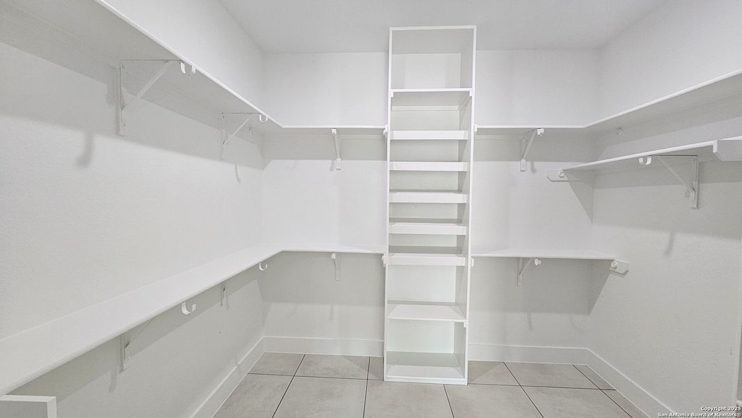 Spacious, unfurnished interior of a new home in , Atascosa (Image 29). Spacious, unfurnished interior of a new home in , Atascosa (Image 29).