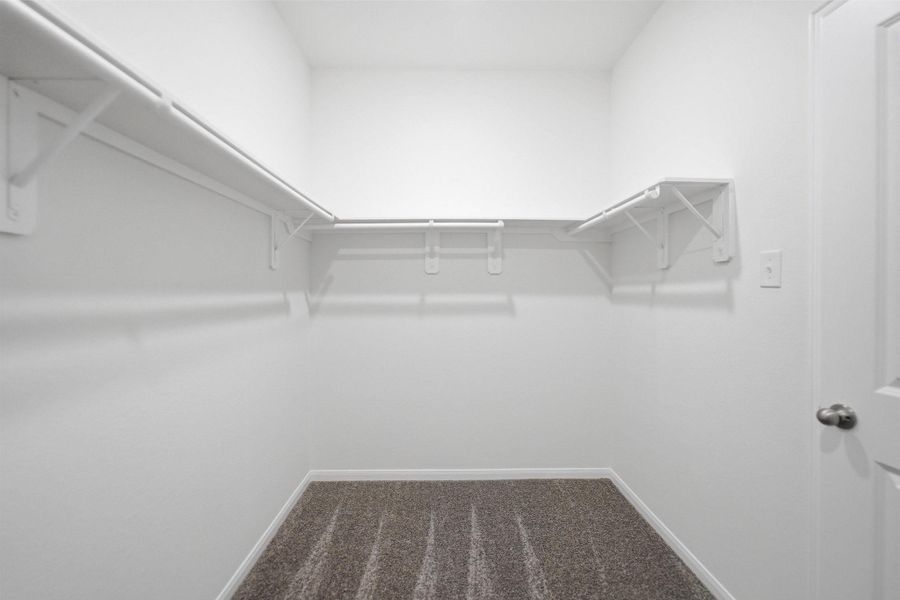 Spacious, unfurnished interior of a new home in Lago Mar, Texas City (Image 12).