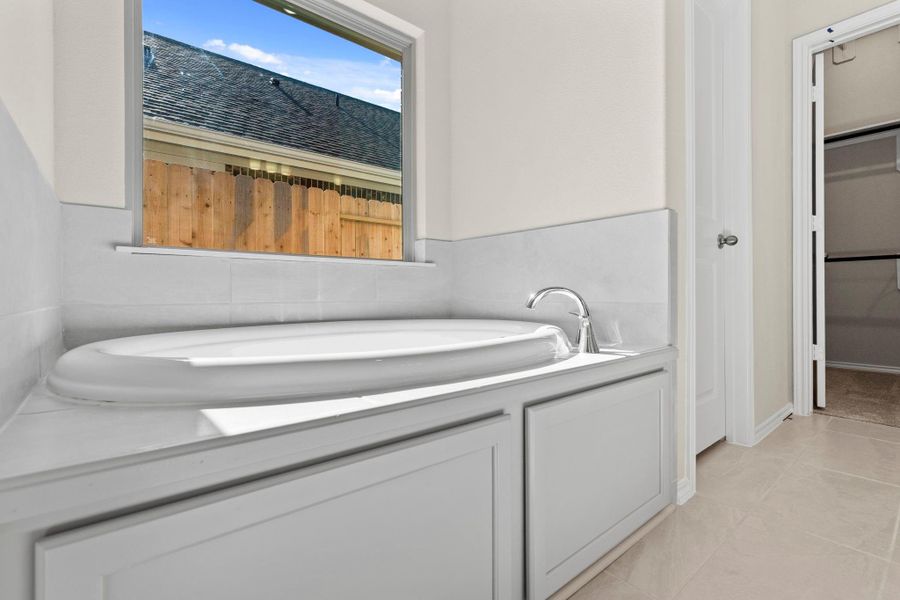 Furnished interior view inside a new home in The Highlands 45', Porter (Image 14).