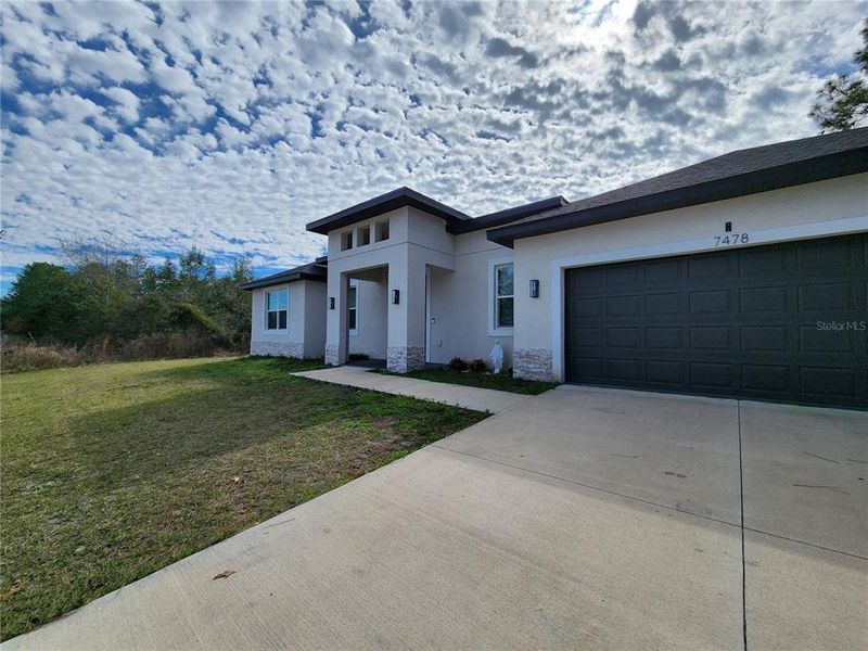 Front exterior of a new home in , Ocala, FL, highlighting curb appeal (Image 26).