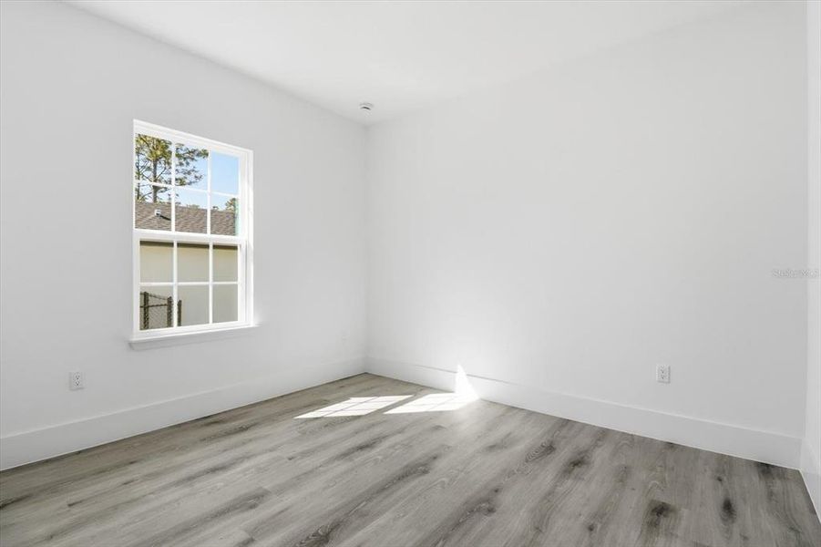 Spacious, unfurnished interior of a new home in , Citrus Springs (Image 29).