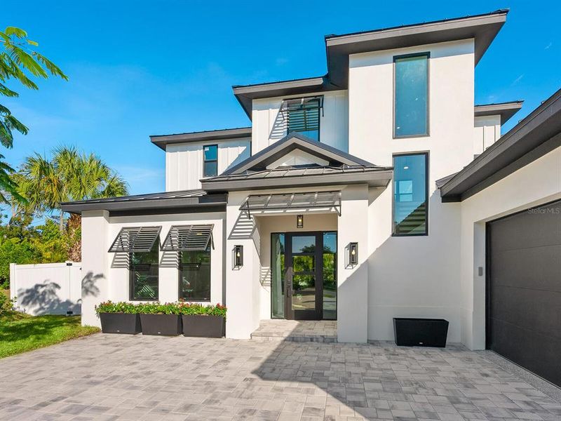 Exterior details and patio area of a home in , Sarasota (Image 4).