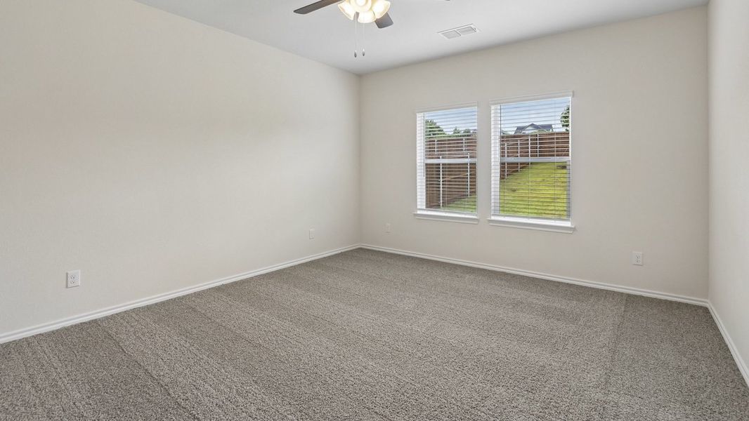 Spacious, unfurnished interior of a new home in Hanolley Hills, Sherman (Image 10).