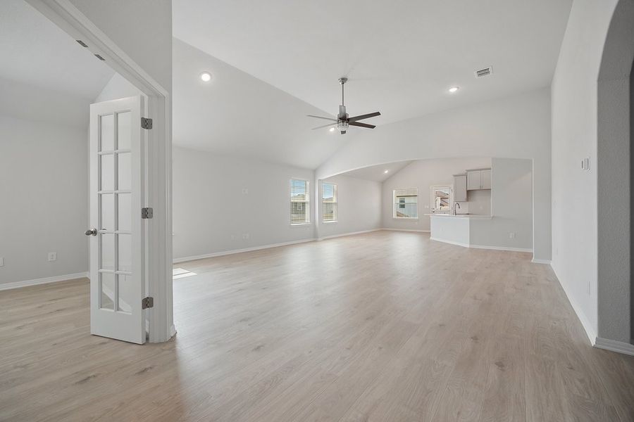 Spacious, unfurnished interior of a new home in Porter Country, Kyle (Image 18).