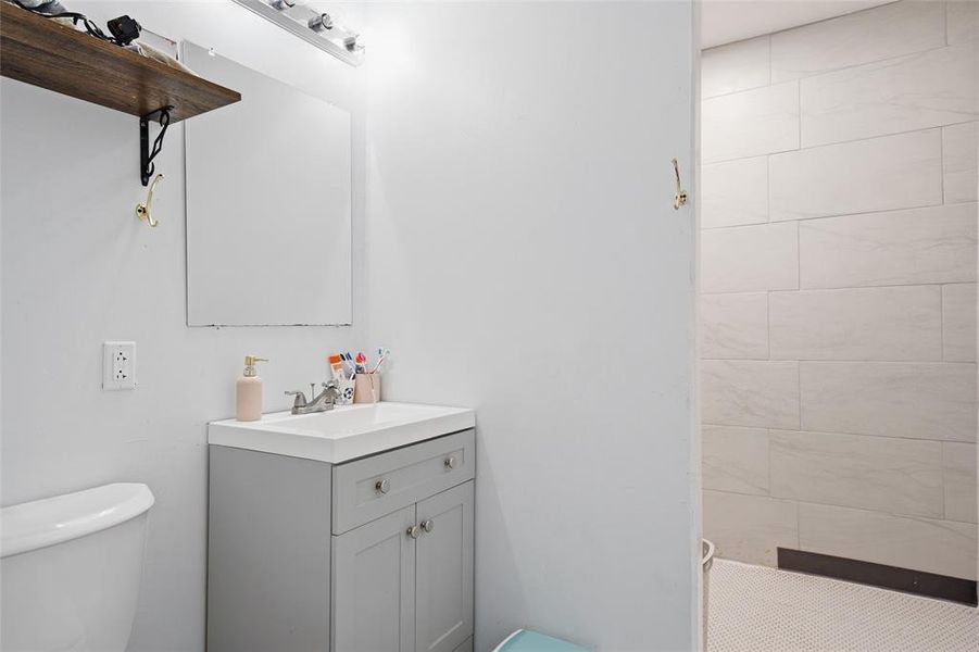 Furnished interior view inside a new home in , Leroy (Image 33).