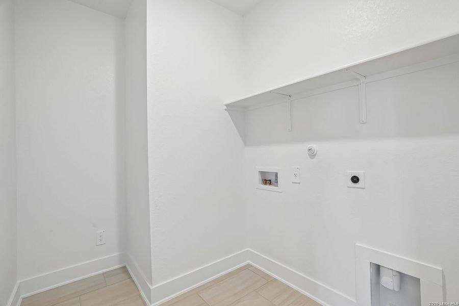 Spacious, unfurnished interior of a new home in Carmel Ranch, Schertz (Image 15). Spacious, unfurnished interior of a new home in Carmel Ranch, Schertz (Image 15).