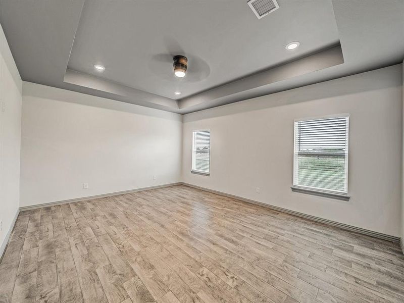 Spacious, unfurnished interior of a new home in , Celeste (Image 29).