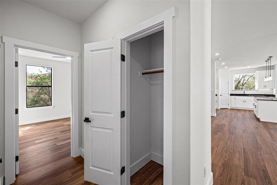 Spacious, unfurnished interior of a new home in , Granbury (Image 34).