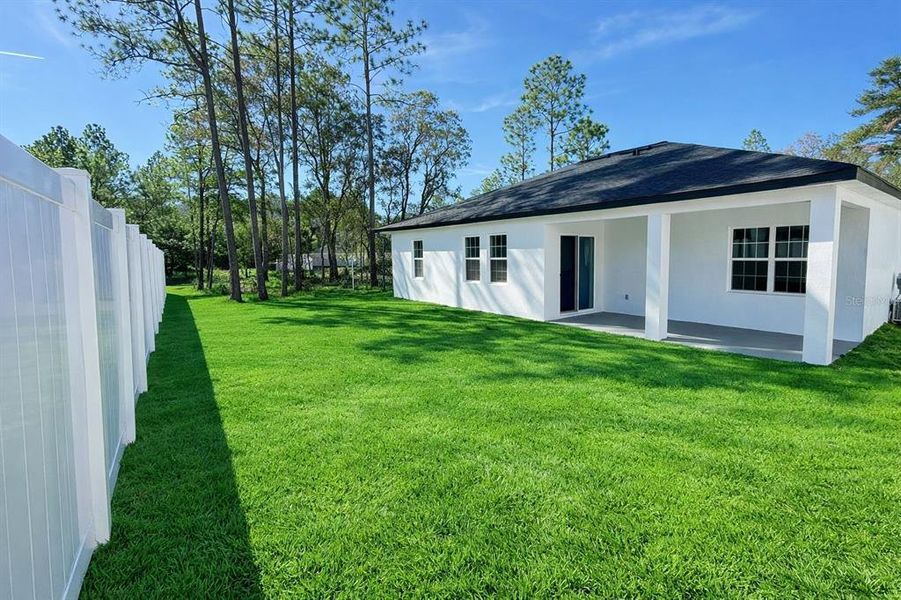 Exterior details and patio area of a home in , Ocala (Image 4).