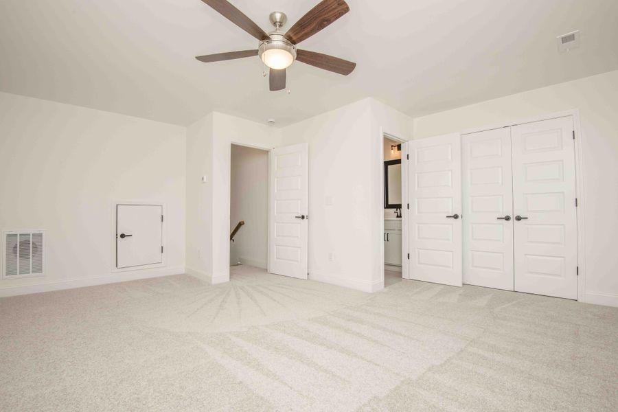 *Photo of example home. Selections and Finishes May Vary.*