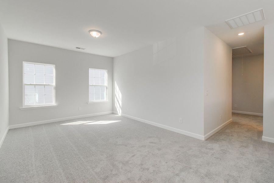 Spacious, unfurnished interior of a new home in Hendrix Farms, Lexington (Image 29).