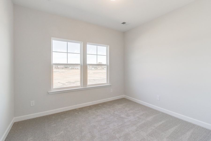 Spacious, unfurnished interior of a new home in Hendrix Farms, Lexington (Image 32).
