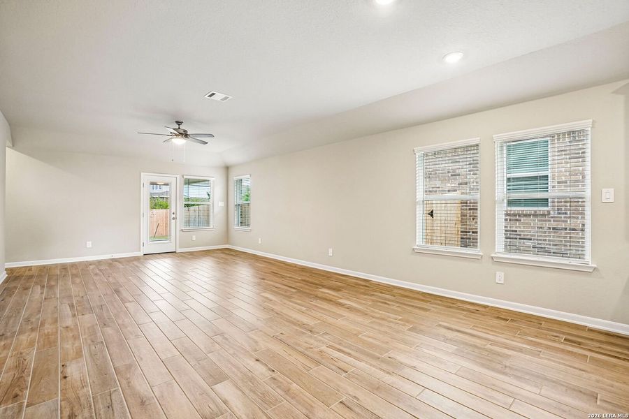 Spacious, unfurnished interior of a new home in Sagebrooke - Premier Series, San Antonio (Image 43).