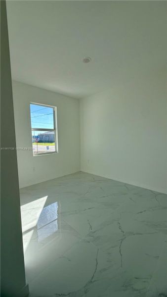 Spacious, unfurnished interior of a new home in , Lehigh Acres (Image 28).