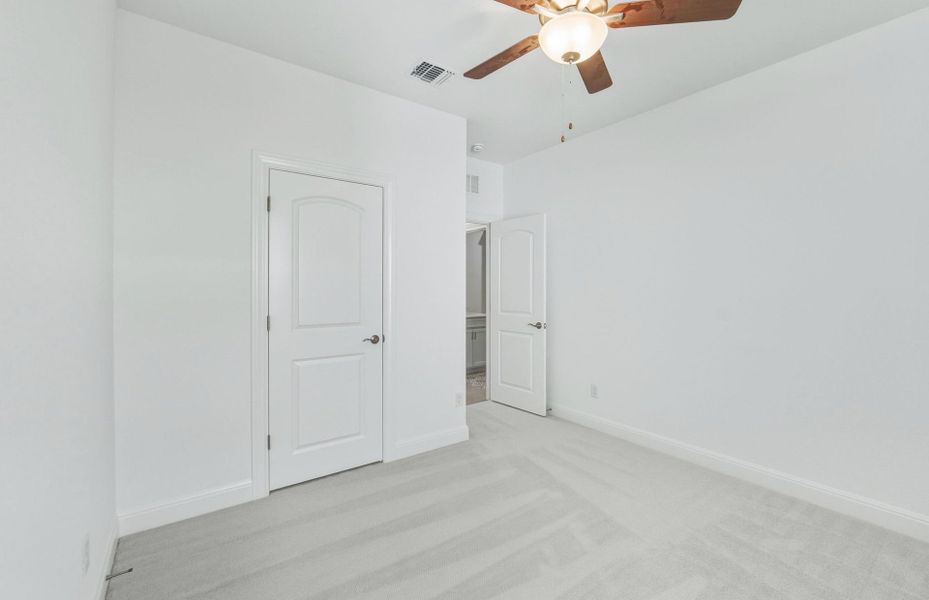 Spacious, unfurnished interior of a new home in Saddleback at Santa Rita Ranch, Liberty Hill (Image 47).