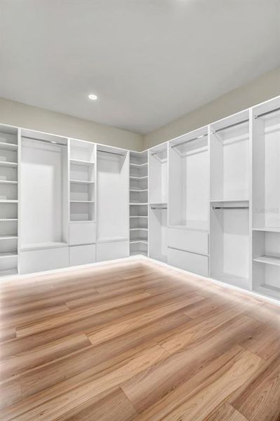 Spacious, unfurnished interior of a new home in , Tampa (Image 70).