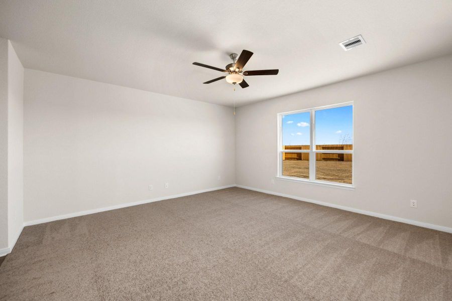 Spacious, unfurnished interior of a new home in Lago Mar, Texas City (Image 5).
