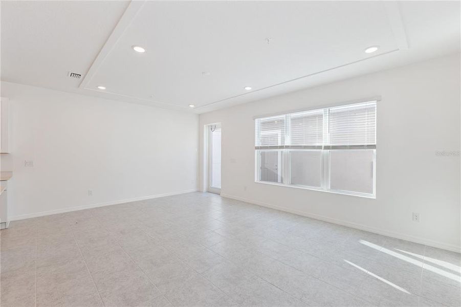 Spacious, unfurnished interior of a new home in , Apopka (Image 8).