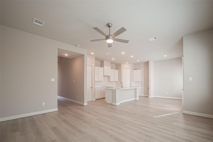 Spacious, unfurnished interior of a new home in Regents Court, Houston (Image 29).