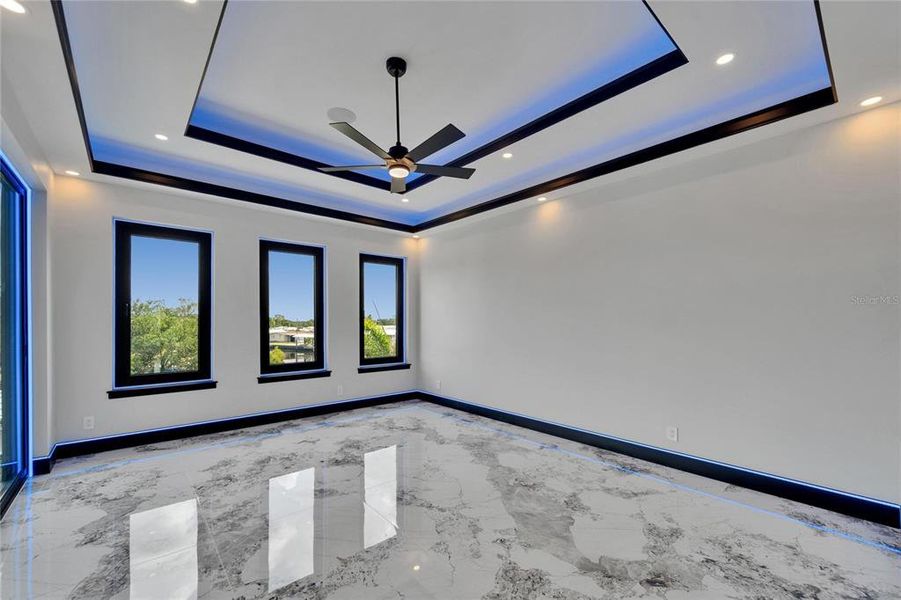 Spacious, unfurnished interior of a new home in , Apollo Beach (Image 74).
