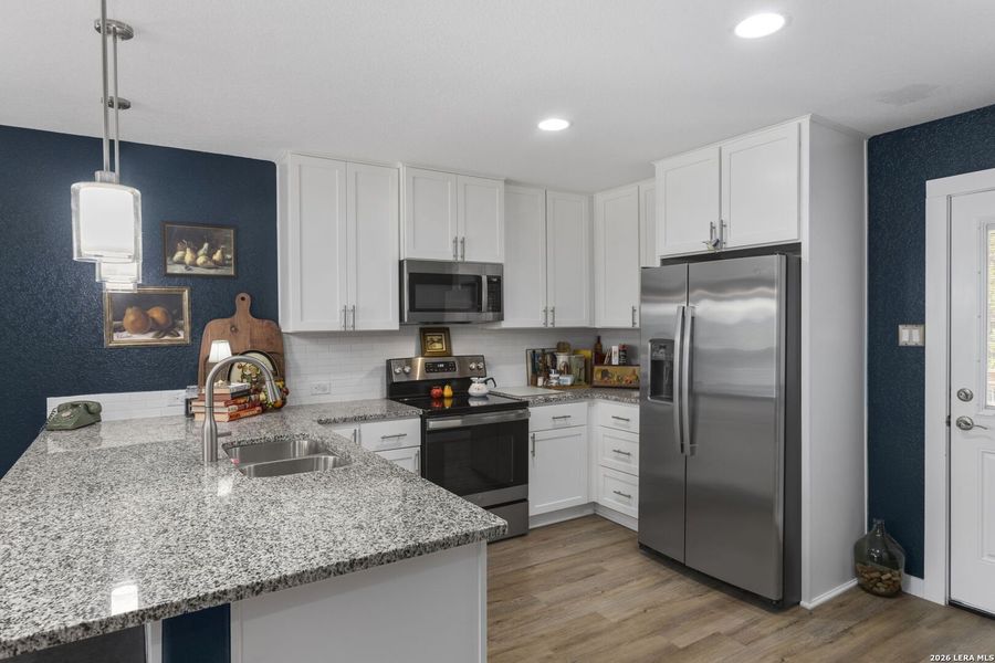 Furnished interior view inside a new home in , Bandera (Image 7).