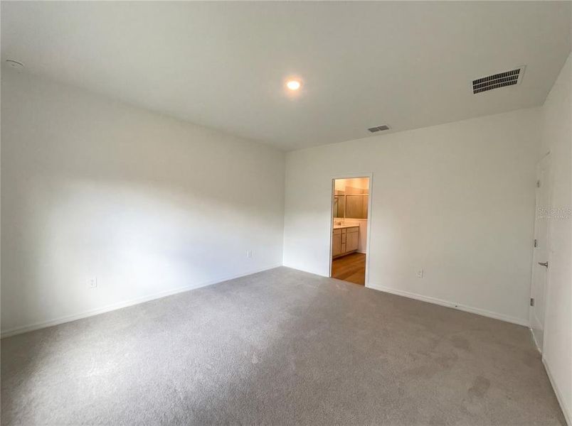 Spacious, unfurnished interior of a new home in Grand Park, Dunnellon (Image 19).