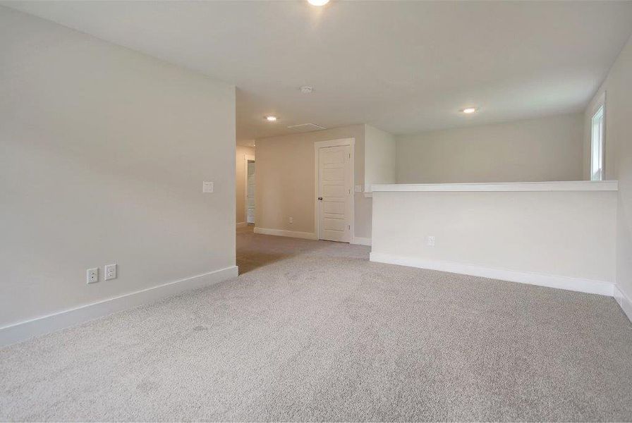 Spacious, unfurnished interior of a new home in Creek Pointe, Moncks Corner (Image 13).