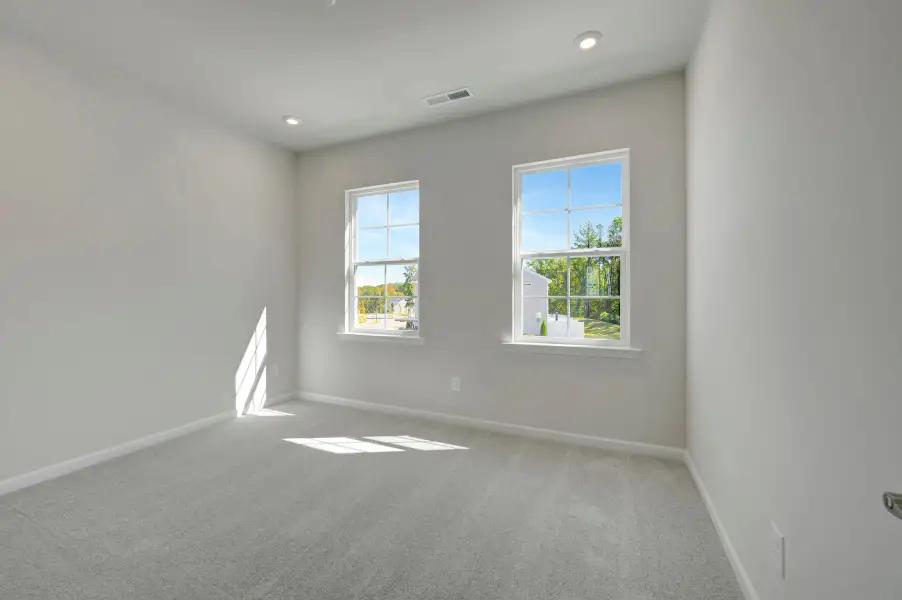 Spacious, unfurnished interior of a new home in Millstone, Cramerton (Image 24).