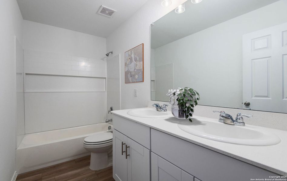 Image 13 of a home in Cinco Lakes. Image 13 of a home in Cinco Lakes.