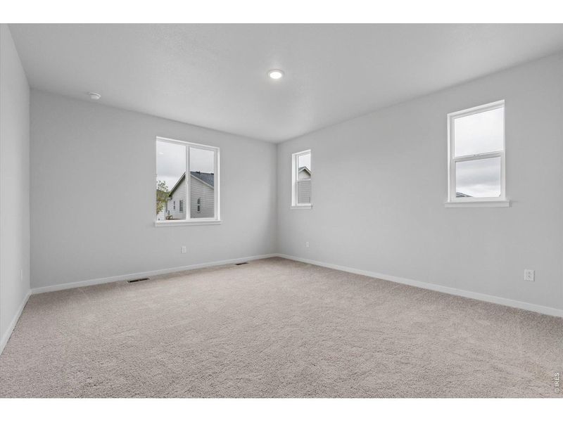 Spacious, unfurnished interior of a new home in Prairie Song, Windsor (Image 25).