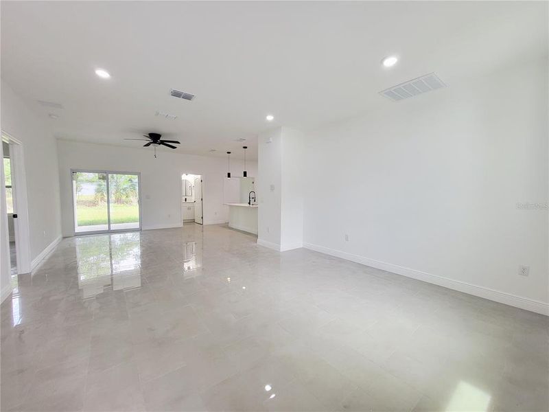 Spacious, unfurnished interior of a new home in , Palm Bay (Image 14).