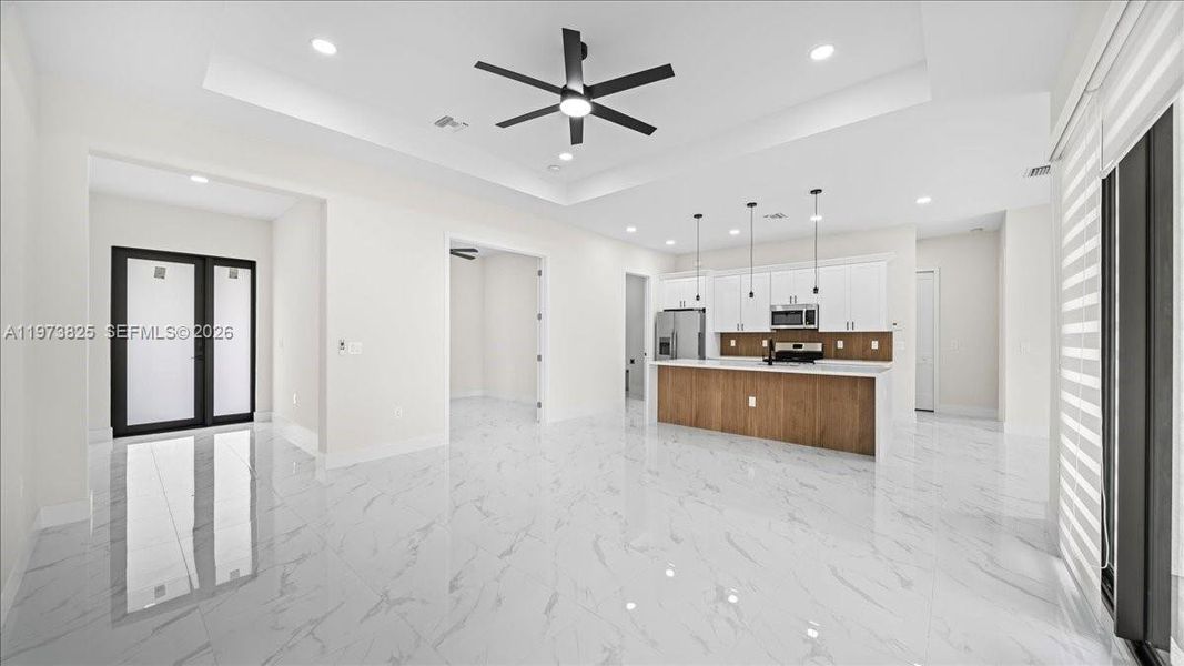 Spacious, unfurnished interior of a new home in , Cape Coral (Image 19).