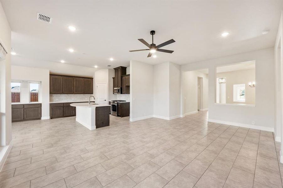 Spacious, unfurnished interior of a new home in Star Ranch Classic 50, Godley (Image 29). Spacious, unfurnished interior of a new home in Star Ranch Classic 50, Godley (Image 29).