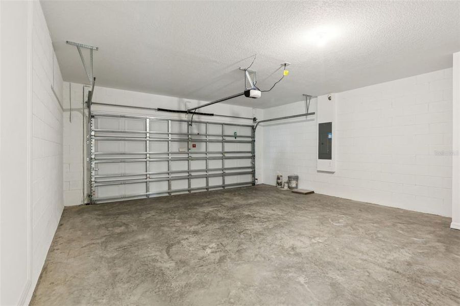 Spacious, unfurnished interior of a new home in Hamilton Bluff - Signature Series, Lake Hamilton (Image 16).