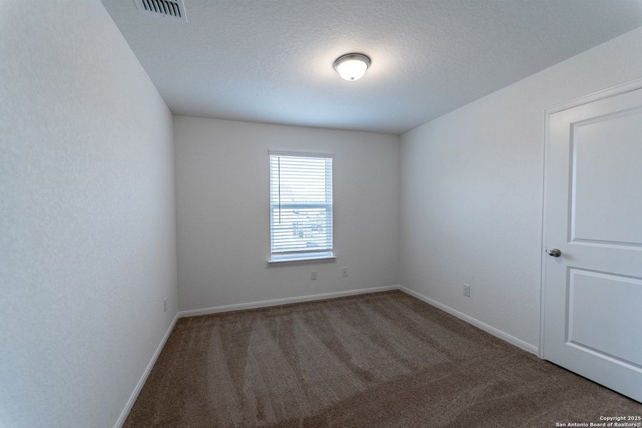 Spacious, unfurnished interior of a new home in Arcadia Ridge, San Antonio (Image 9).
