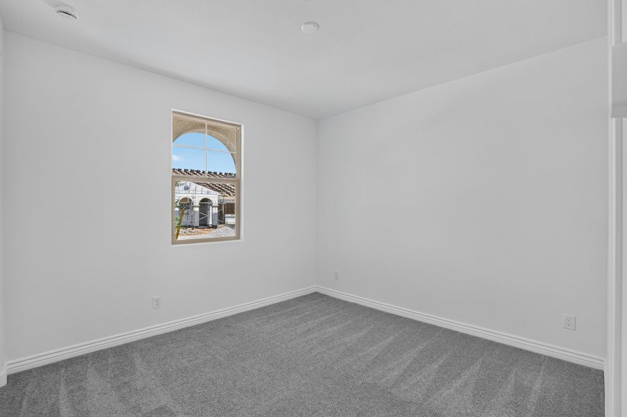 Spacious, unfurnished interior of a new home in Allen Ranches, Litchfield Park (Image 18).