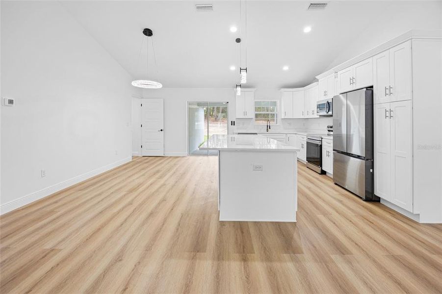 Spacious, unfurnished interior of a new home in , Dunnellon (Image 20).