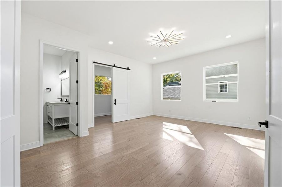 Spacious, unfurnished interior of a new home in , Gainesville (Image 23).