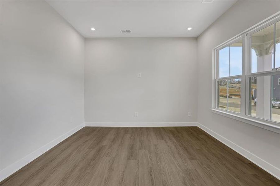 Spacious, unfurnished interior of a new home in Crystal Falls, Dawsonville (Image 17).