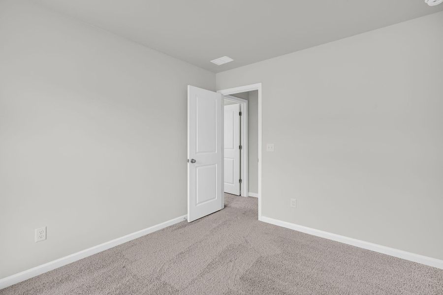 Spacious, unfurnished interior of a new home in Wildcat Chase, Summerville (Image 15).