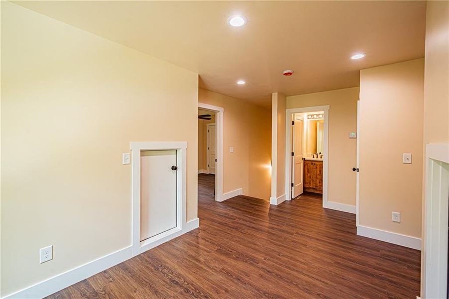 Spacious, unfurnished interior of a new home in , Dahlonega (Image 37).