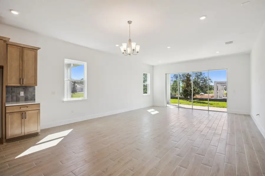 Spacious, unfurnished interior of a new home in Northlake at Ovation, Winter Garden (Image 17).